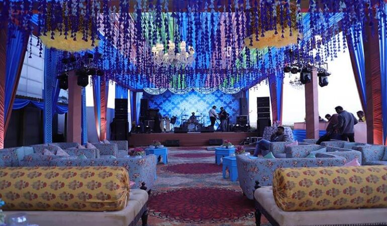 Why do people choose wedding planner?