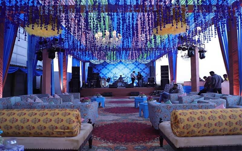 Why do people choose wedding planner?